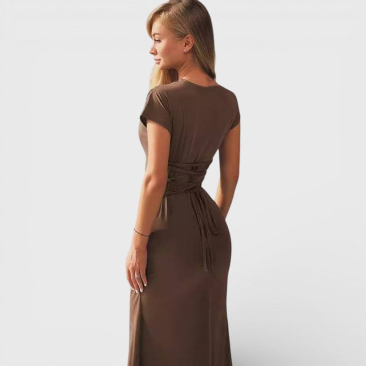 Elara - Schickes braunes Abend-Maxikleid mit Drapiertem Ausschnitt